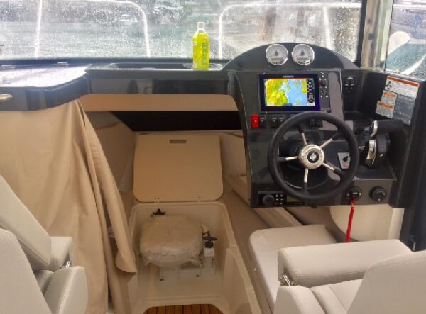 Quicksilver Pilothouse 755