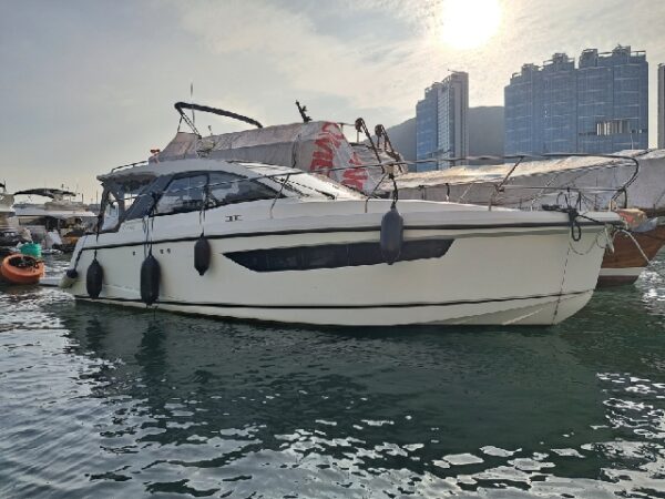 No. 685 - Sealine S330