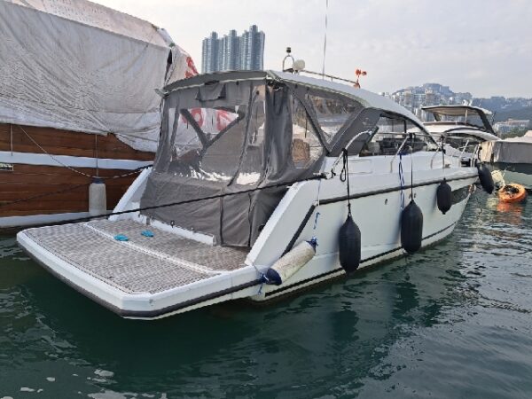 No. 685 - Sealine S330