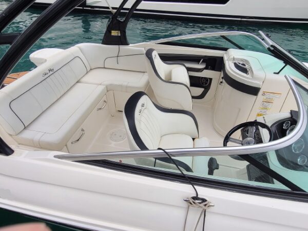 No. 639 - Searay 220