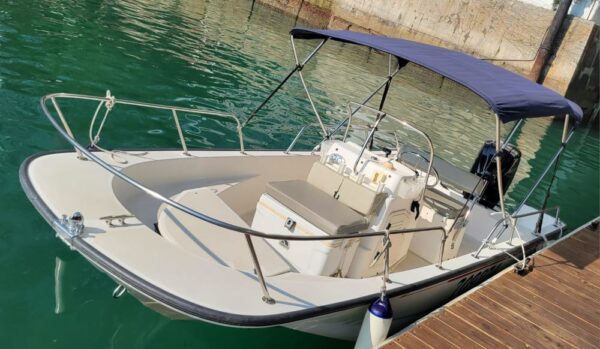 No. 720 - Boston Whaler Montauk 170